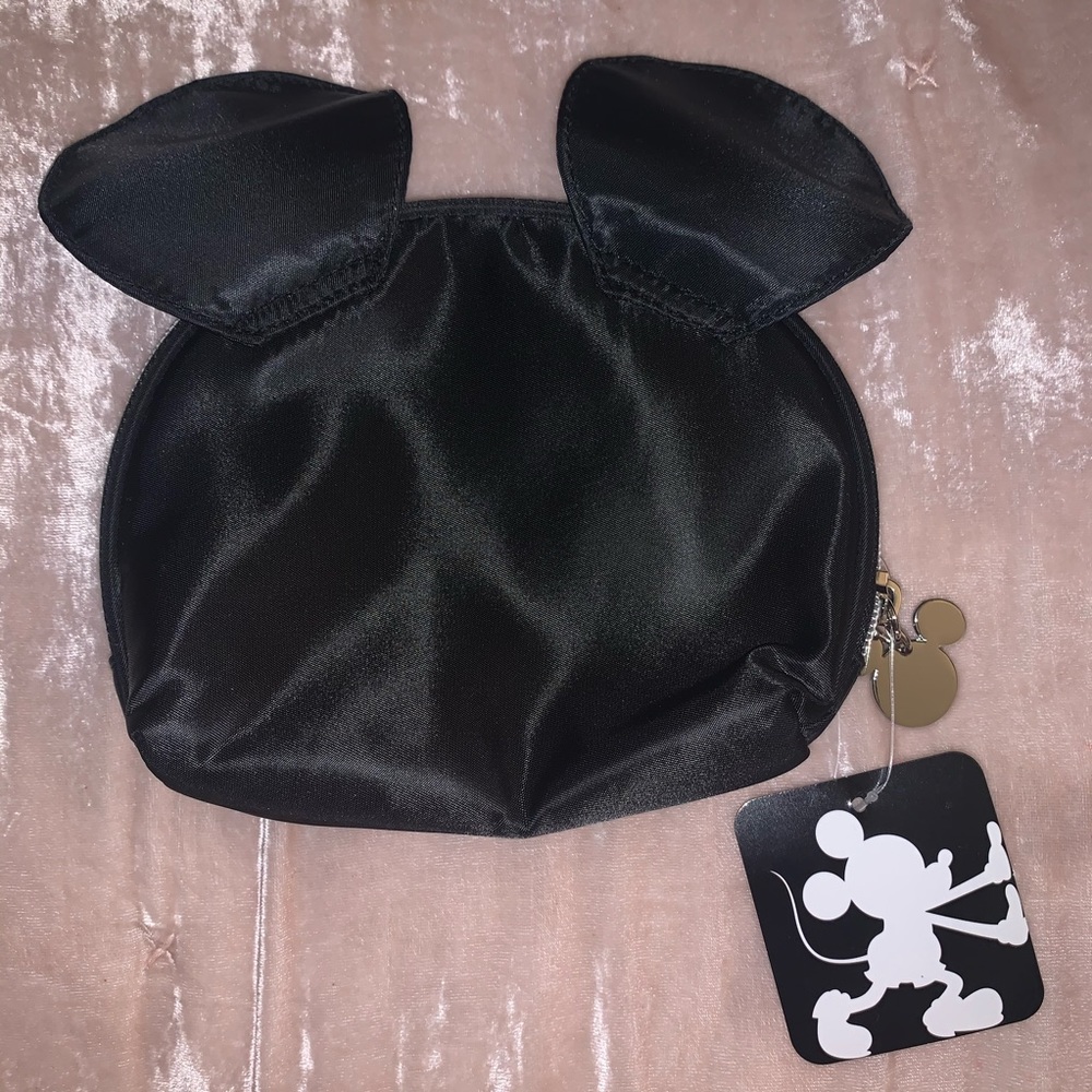 DISNEY ROUND TOP BLACK MICKEY MOUSE POUCH🖤
